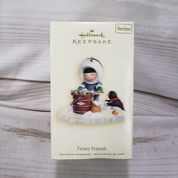 Hallmark Frosty Friends 2007 Ornament Eskimo Penguin Making Ice Cream With Box - Picture 1 of 13